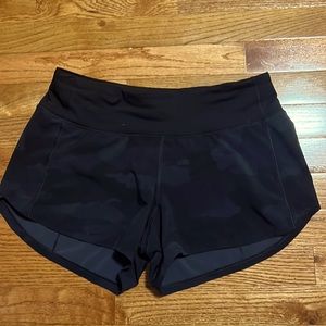 Speed Up Low-Rise Lined Short 2.5" Black Camo Print Size 6